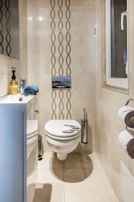 Relaxing Spacious Balcony Super Near Opera Apartment *