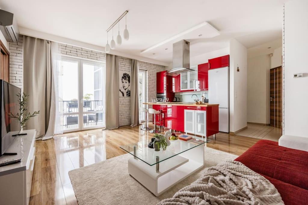 Relaxing Spacious Balcony Super Near Opera Apartment