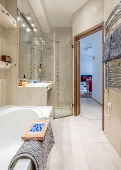 Relaxing Spacious Balcony Super Near Opera Apartment Budapest